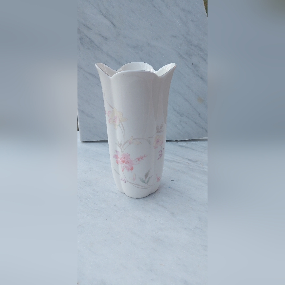Vintage Fine China--Japan--Floral 24K Gold Trim Vase